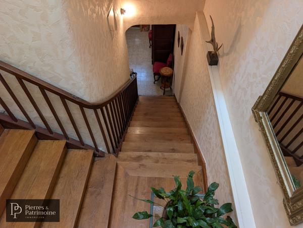 Maison en pierre lumineuse avec jardin, dépendance et garage