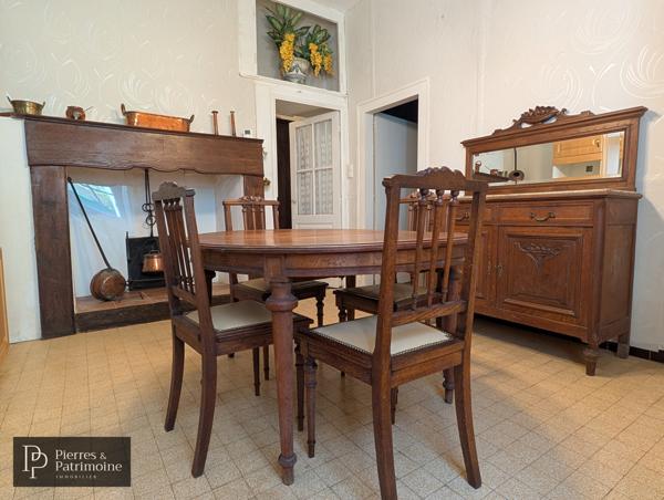 Maison en pierre lumineuse avec jardin, dépendance et garage