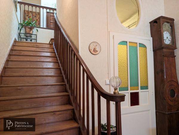 Maison en pierre lumineuse avec jardin, dépendance et garage