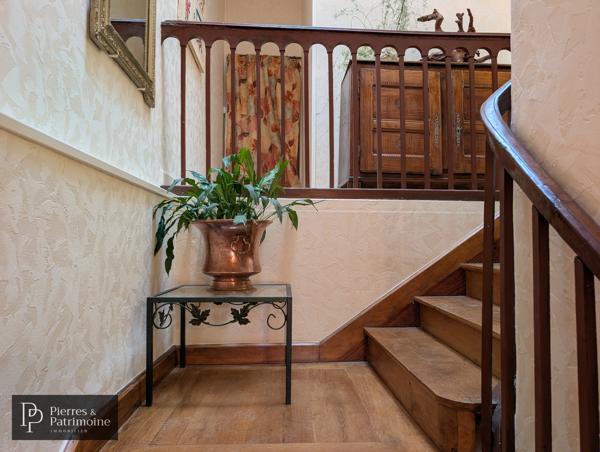 Maison en pierre lumineuse avec jardin, dépendance et garage