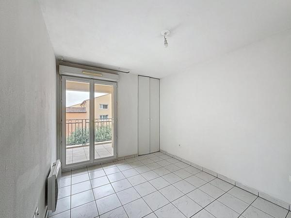 Très beau T2, refait à neuf avec balcon.