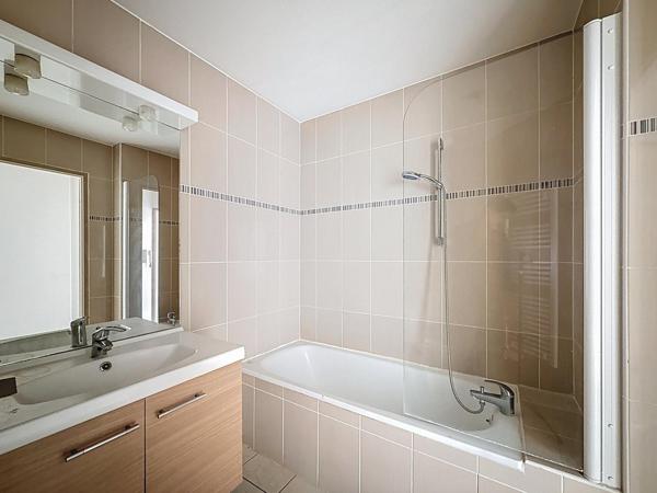 Très beau T2, refait à neuf avec balcon.