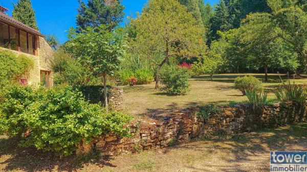 AUTHENTIQUE MAISON LOTOISE 135 m2 ET SA GRANGE SUR 1.7HA 46700 MONTCABRIER