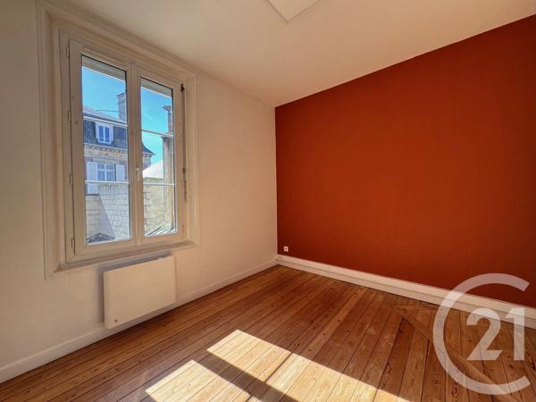 Immeuble à vendre  220 m 2   NOYON  - 60
