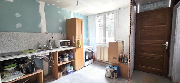 Maison d'habitation à renover entièrement!