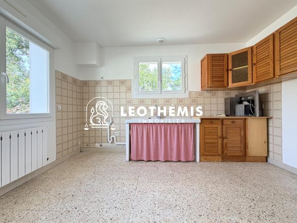 ENSEMBLE IMMOBILIER PROCHE COMMERCES
