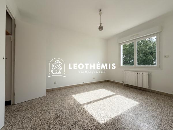 ENSEMBLE IMMOBILIER PROCHE COMMERCES
