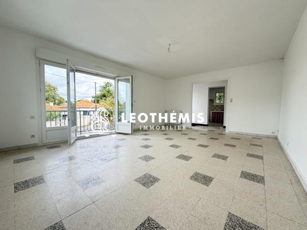 ENSEMBLE IMMOBILIER PROCHE COMMERCES