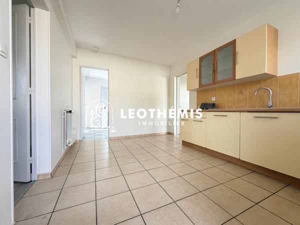 ENSEMBLE IMMOBILIER PROCHE COMMERCES