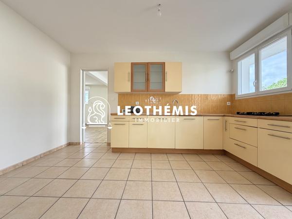 ENSEMBLE IMMOBILIER PROCHE COMMERCES