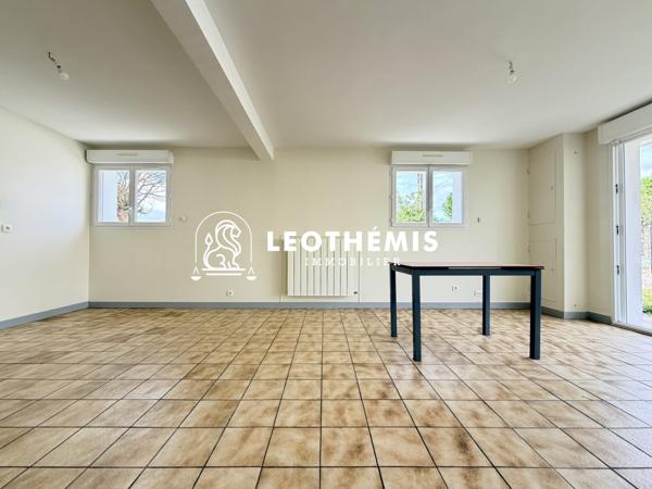 ENSEMBLE IMMOBILIER PROCHE COMMERCES
