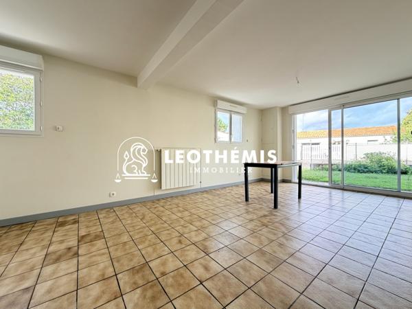 ENSEMBLE IMMOBILIER PROCHE COMMERCES