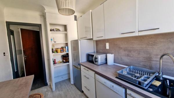 Appartement rénové de type T3, loggia et cave