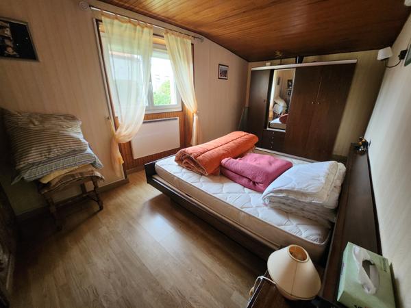 Sainte-Gemme-la-Plaine (85400) Maison en pierre deux chambres et grenier aménageable.