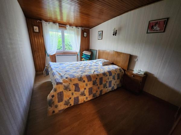 Sainte-Gemme-la-Plaine (85400) Maison en pierre deux chambres et grenier aménageable.