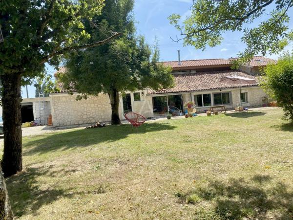 À Brizambourg  Longère avec Gîte Attenant  290 m² Habitables