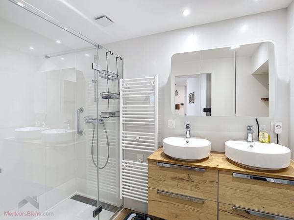 Chambéry centre ville T3 60 m² rénové parfait état.