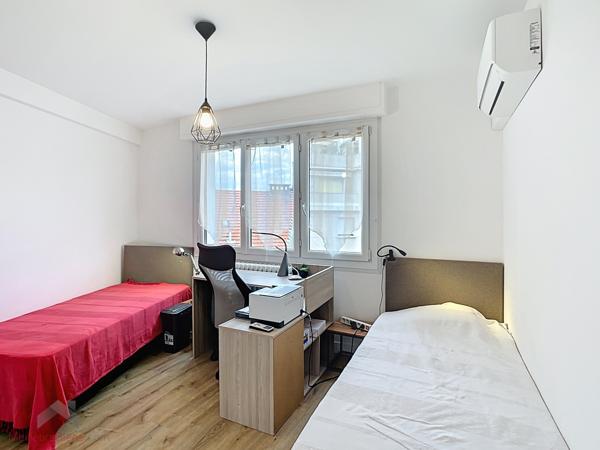 Chambéry centre ville T3 60 m² rénové parfait état.