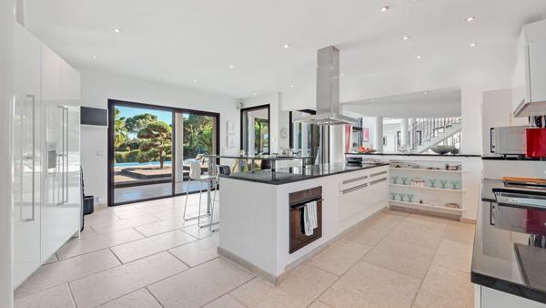 Vente Maison contemporaine Grimaud 8 Pièces 320 m²