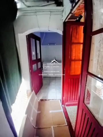 Vue sur la ville, proche du centre à pied et parking à proximité pour y stationner