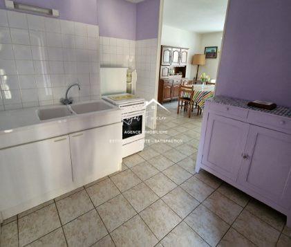 Vue sur la ville, proche du centre à pied et parking à proximité pour y stationner