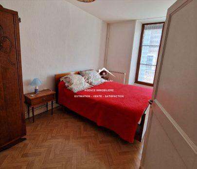 Vue sur la ville, proche du centre à pied et parking à proximité pour y stationner