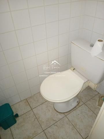 Vue sur la ville, proche du centre à pied et parking à proximité pour y stationner