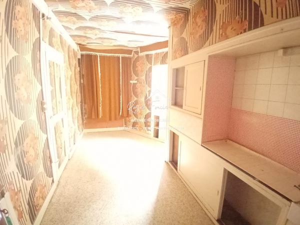 Vue sur la ville, proche du centre à pied et parking à proximité pour y stationner