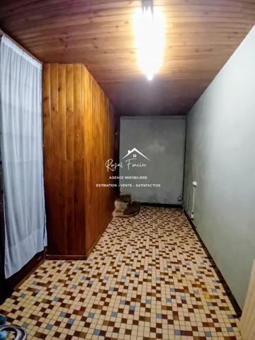 Vue sur la ville, proche du centre à pied et parking à proximité pour y stationner