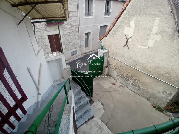 Vue sur la ville, proche du centre à pied et parking à proximité pour y stationner