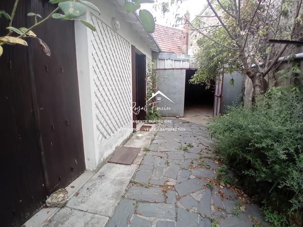 Vue sur la ville, proche du centre à pied et parking à proximité pour y stationner