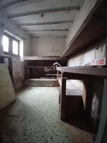 Vue sur la ville, proche du centre à pied et parking à proximité pour y stationner