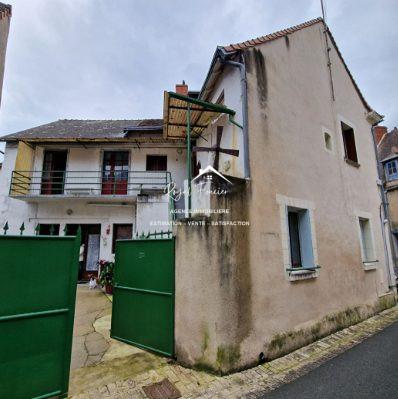 Vue sur la ville, proche du centre à pied et parking à proximité pour y stationner