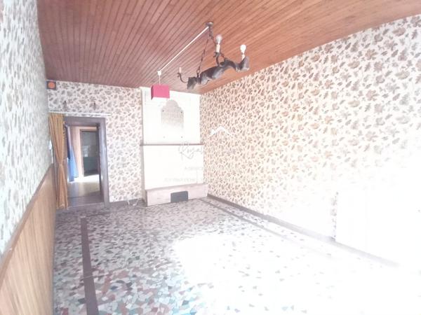 Vue sur la ville, proche du centre à pied et parking à proximité pour y stationner