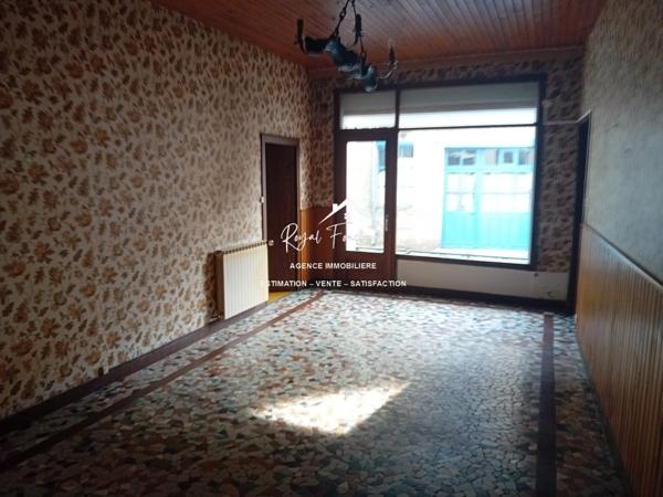 Vue sur la ville, proche du centre à pied et parking à proximité pour y stationner