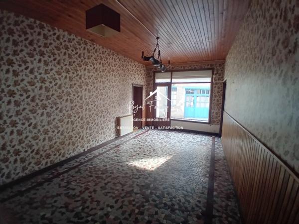 Vue sur la ville, proche du centre à pied et parking à proximité pour y stationner