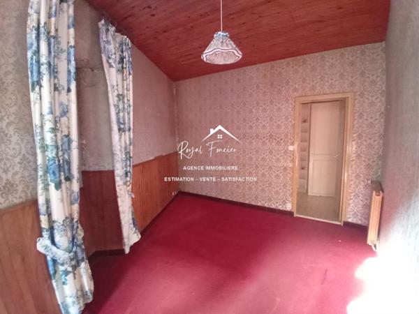 Vue sur la ville, proche du centre à pied et parking à proximité pour y stationner