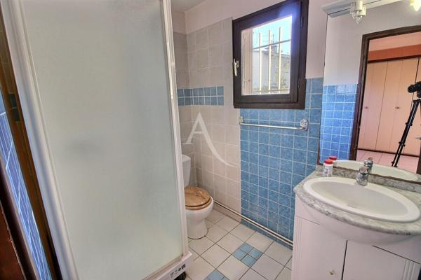 À VENDRE VILLA DE 126 M² SUR TERRAIN 3 FACES AVEC PISCINE