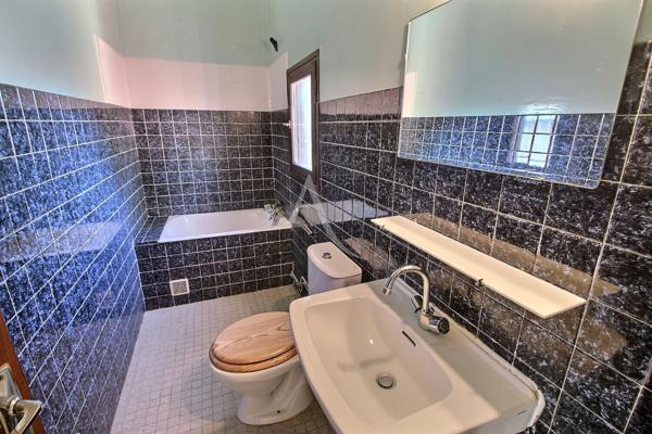 À VENDRE VILLA DE 126 M² SUR TERRAIN 3 FACES AVEC PISCINE