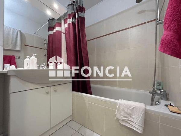 Location Appartement 2 pièces 37.2 m² - 95 RUE BOUTIERS Cognac 16100