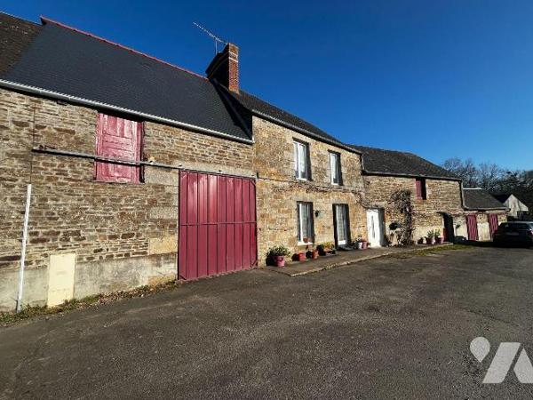 Maison d'habitation en pierres comprenant:
Une cuisine équipée et aménagée, un salon avec chem...
