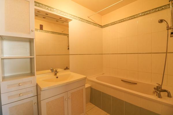 Appartement Nevers 2 chambres, possible 3 chambres, parking, environnement calme, 2h30 de Paris