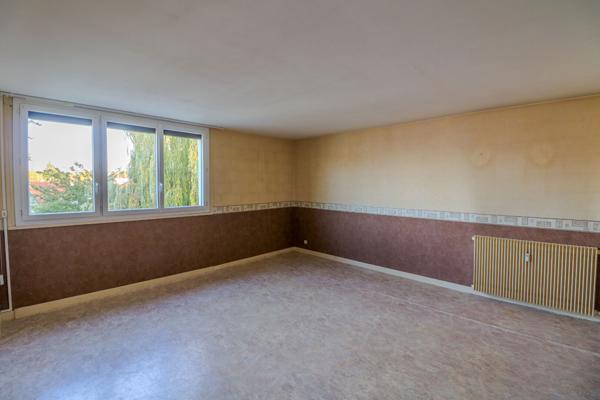 Appartement Nevers 2 chambres, possible 3 chambres, parking, environnement calme, 2h30 de Paris
