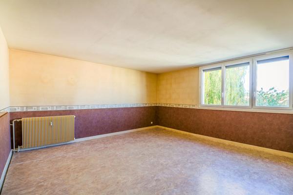Appartement Nevers 2 chambres, possible 3 chambres, parking, environnement calme, 2h30 de Paris