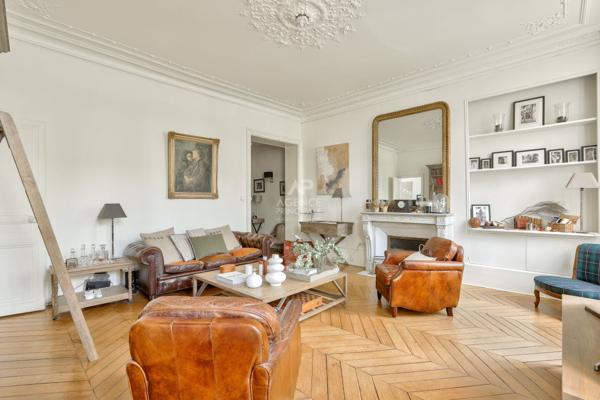 Versailles Notre-Dame Appartement 4 pièces 104 m² situé au 2eme étage avec cave €965 000 ** - Référence 27235