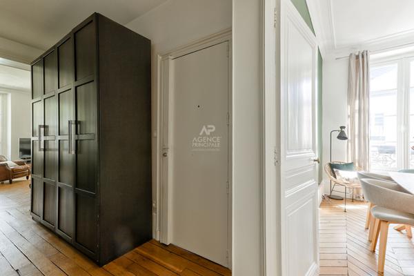 Versailles Notre-Dame Appartement 4 pièces 104 m² situé au 2eme étage avec cave €965 000 ** - Référence 27235