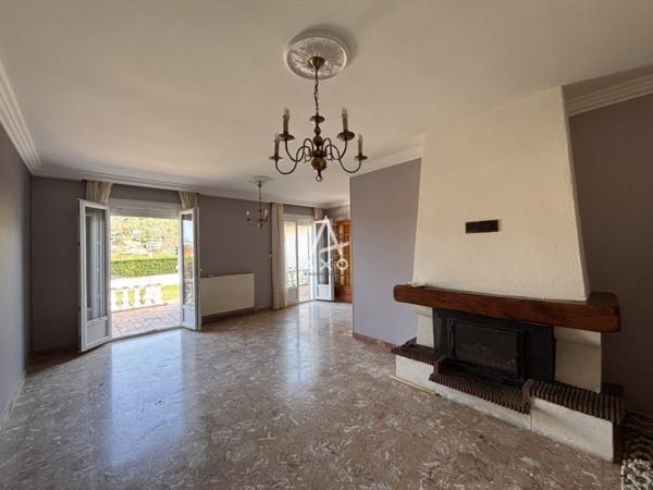 Maison familiale avec jardin et sous-sol complet