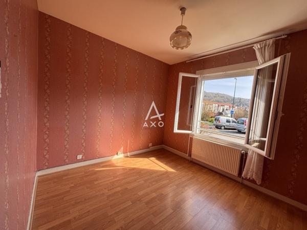 Maison familiale avec jardin et sous-sol complet