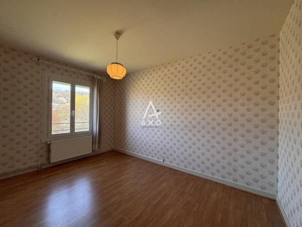 Maison familiale avec jardin et sous-sol complet