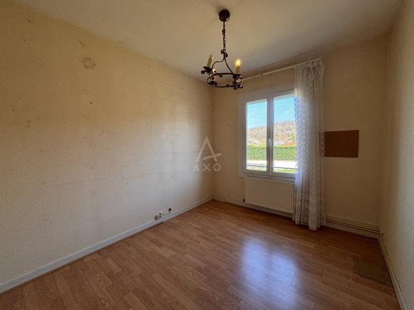 Maison familiale avec jardin et sous-sol complet